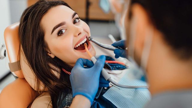 ¿Necesito seguro dental si ya tengo seguro médico? Guía para familias que quieren reducir gastos dentales