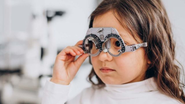 Seguro de visión para niños: señales de que tu hijo necesita un examen visual