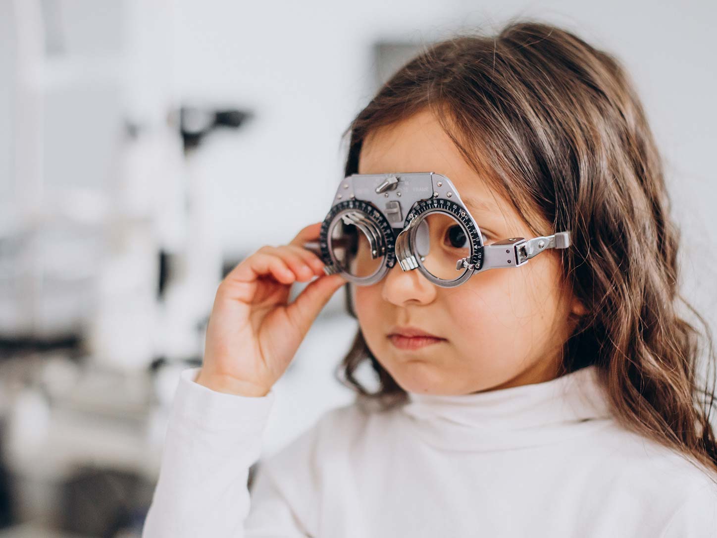 Seguro de visión para niños: señales de que tu hijo necesita un examen visual