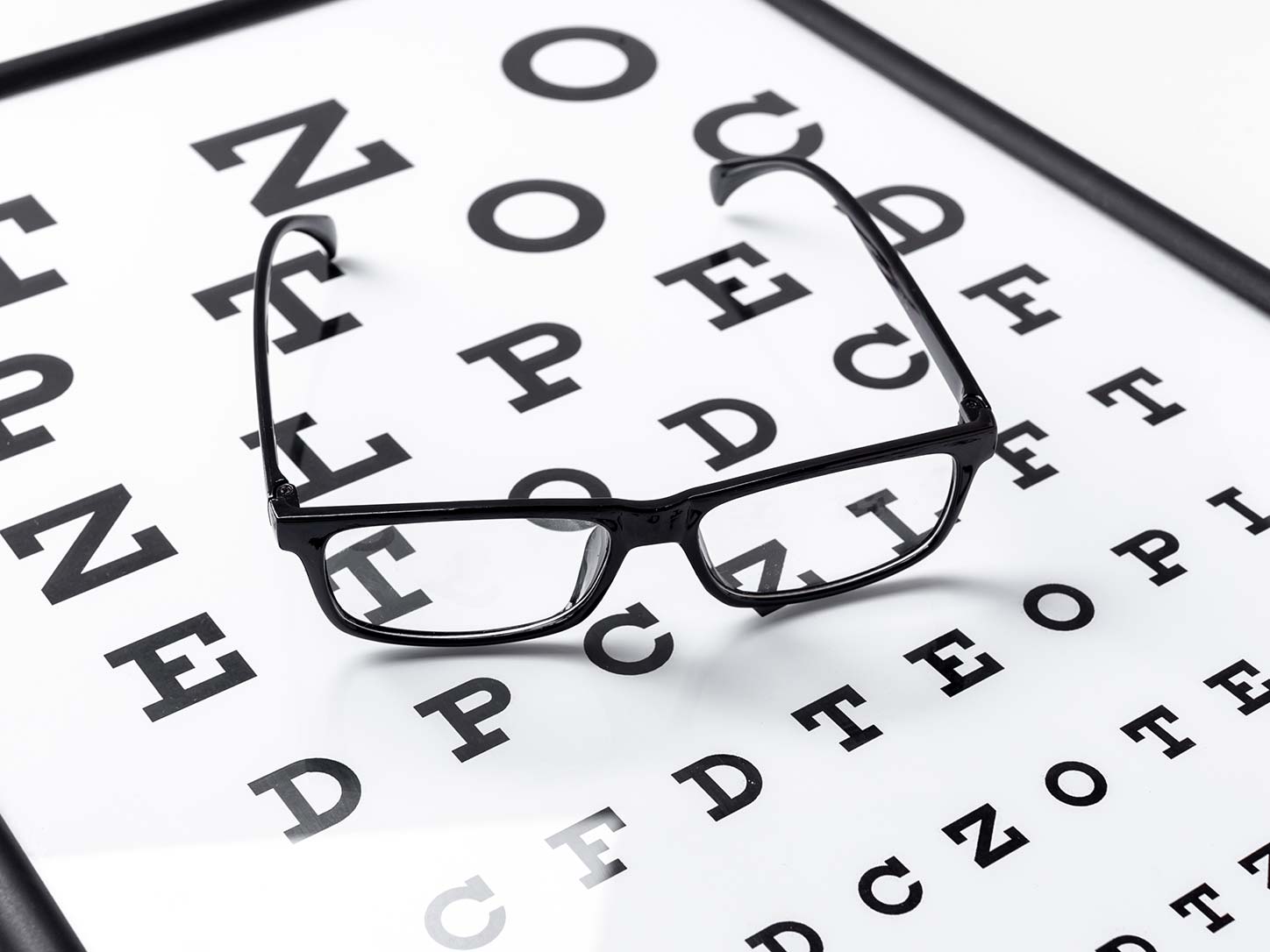 Seguro de visión: diferencias entre examen de la vista, lentes, monturas y lentes de contacto